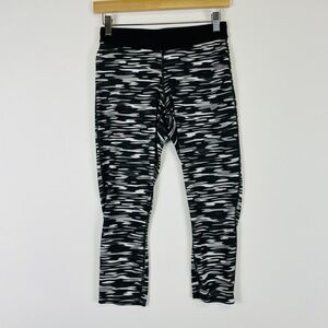 Nike Womens Small Camo Black White Cropped Capris Fit‎ Pull On Leggings Athletic